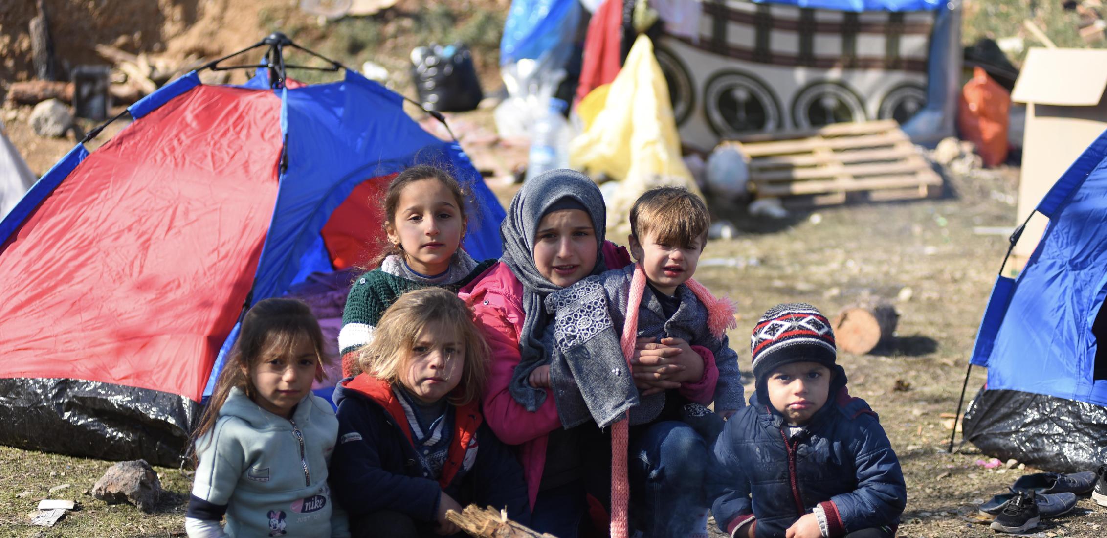UN0781448/Ölçer: A Syrian refugee family who survived the 7.7 magnitude earthquake and dozens of aftershocks that hit south-east Türkiye and Syria on 6 February 2023 shelter in a temporary site in the province of Onikişubat, Kahramanmaraş.