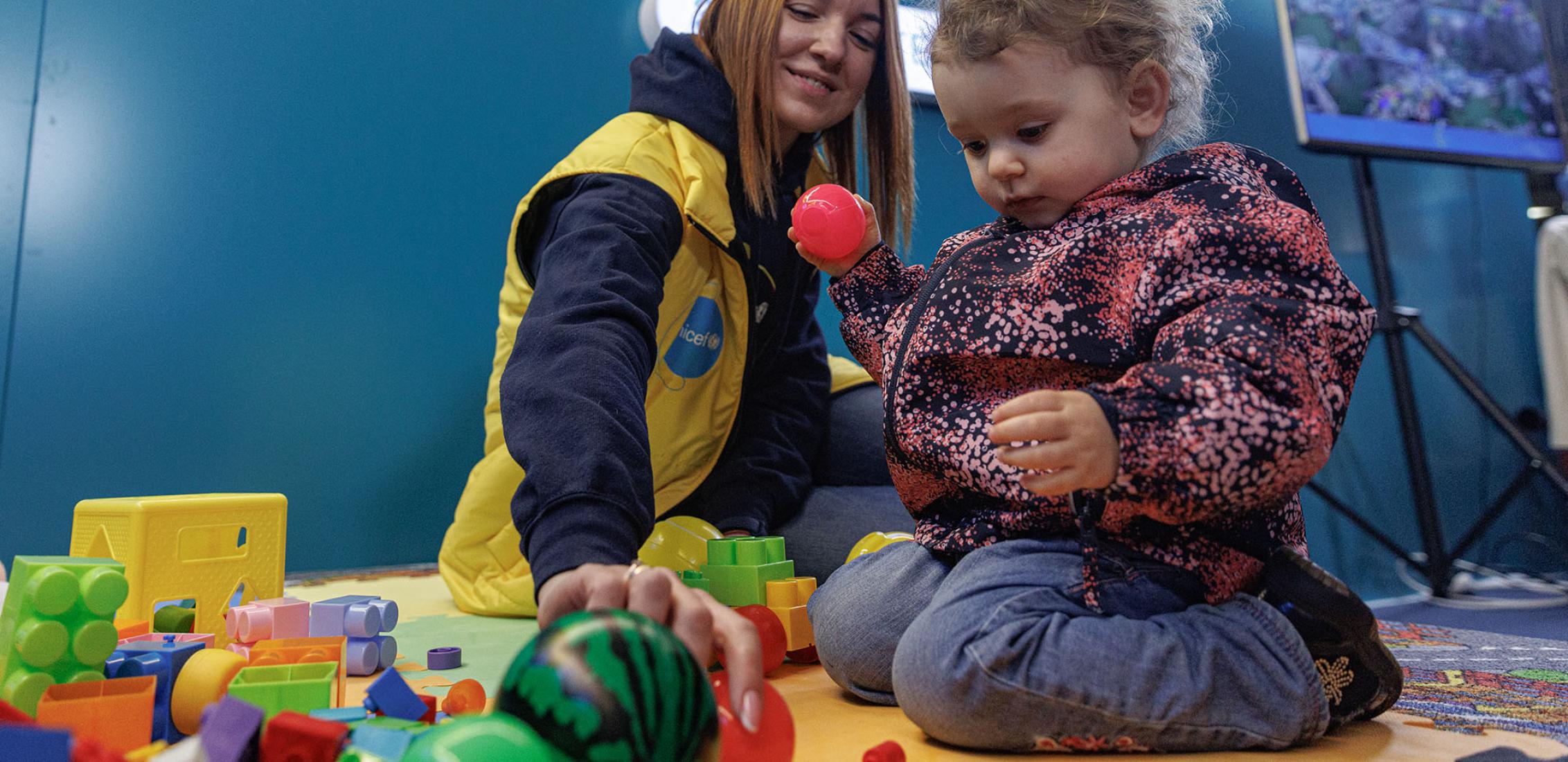 UN0819983/Skyba A child participates in an art therapy session at a Splino Child Spot in a metro station in Kyiv, Ukraine, on 25 March 2023. To support children and their caregivers amidst the war, UNICEF, along with partners, created Spilno Child Spots (Spilno means “together” in Ukrainian) to create a nurturing environment in which children can access free and structured play, recreation, leisure and learning activities, as well as therapy and counselling.